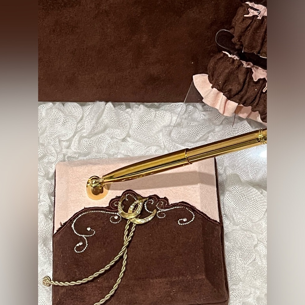VINTAGE WESTERN COLLECTION Elegant Wedding Set with Gold Pen BY WEDDINGSTAR INC - Picture 8 of 9